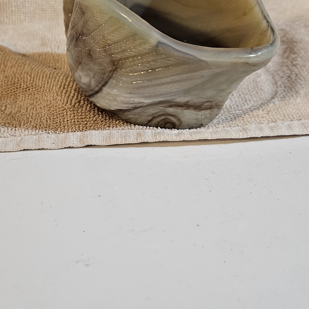 Elegant Slag Glass Swan - Picture 3 of 8